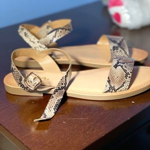 Snake pattern Sandals